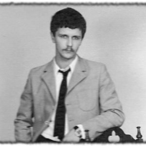 w szkolnym mundurku